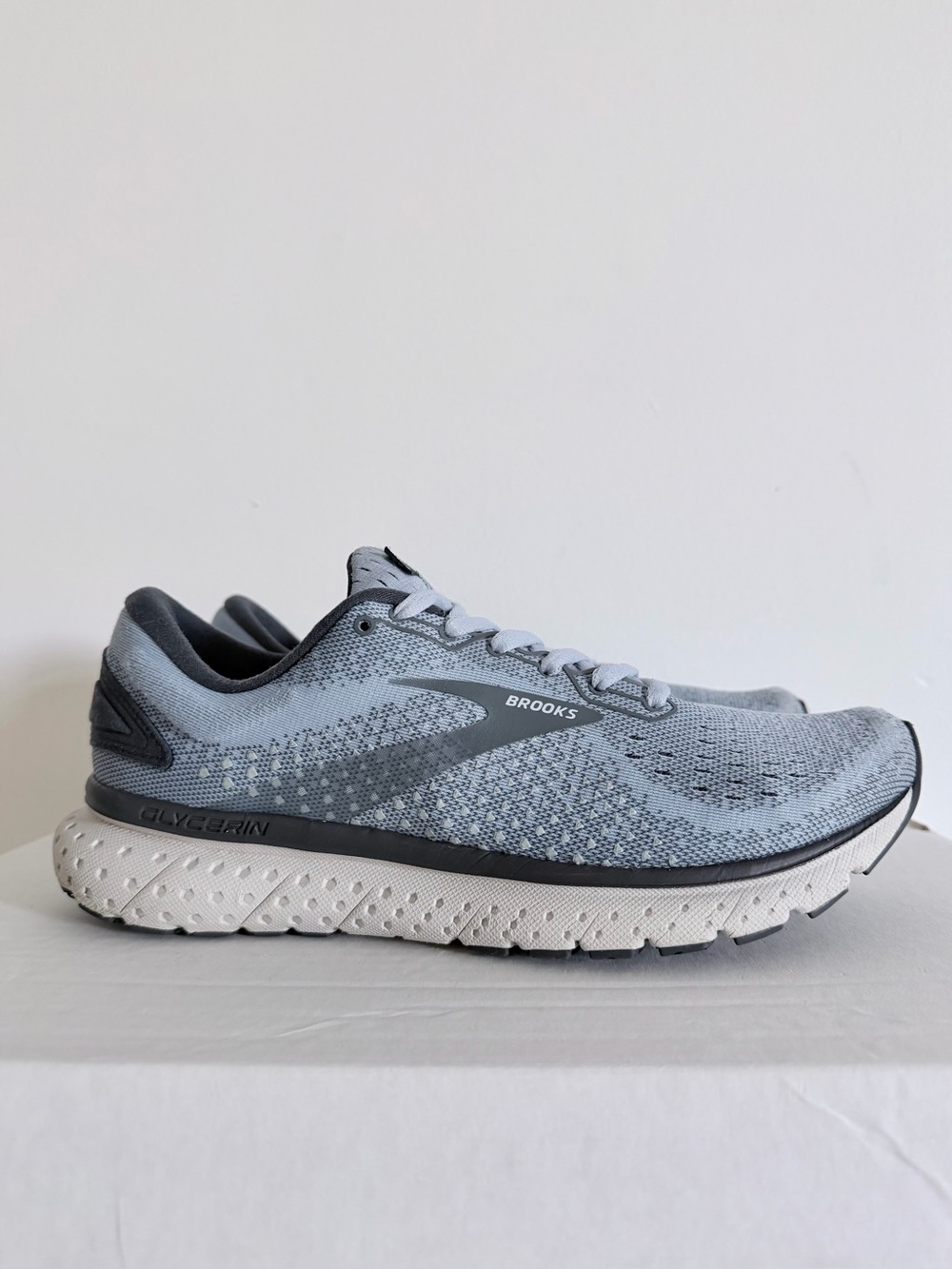Brooks Women’s Glycerin 18 Running Shoes Blue/Grey/Black (9-B) Great Condition